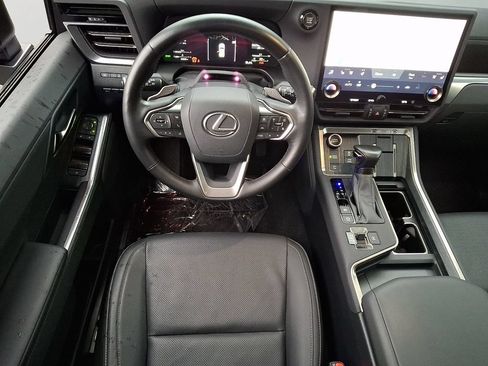 Used 2024 Lexus GX 550 w/ Accessory Package (2T) AWD/4WD image 12