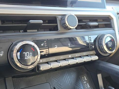 Used 2024 Toyota Tacoma 4x4 Double Cab image 33
