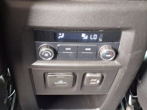 Used 2021 Chevrolet Traverse LT AWD/4WD image 14