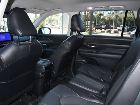 Certified 2024 Toyota Grand Highlander XLE image 15