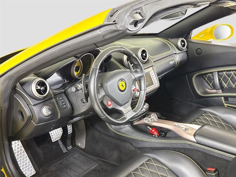 Used 2014 Ferrari California image 15
