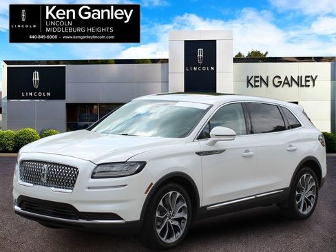 Used 2023 Lincoln Nautilus Reserve AWD/4WD image 3