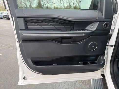 Used 2019 Ford Expedition Max Platinum image 18