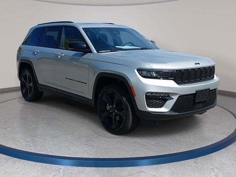 New 2025 Jeep Grand Cherokee Limited w/ Black Appearance Package AWD/4WD image 3