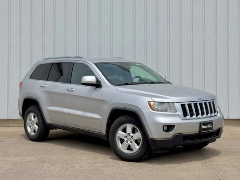 Used 2012 Jeep Grand Cherokee Laredo w/ Laredo E Group AWD/4WD image 8