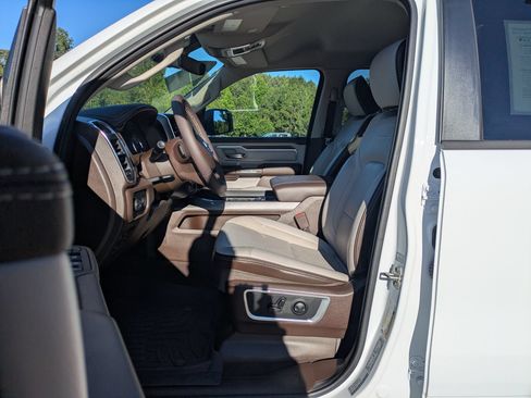 Used 2025 RAM 1500 Laramie AWD/4WD image 12