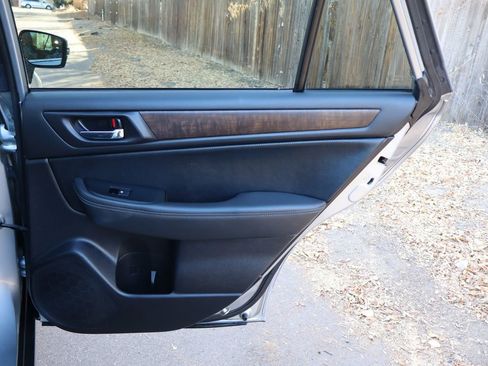 Used 2017 Subaru Outback 3.6R Limited image 25