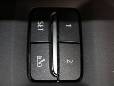 Used 2023 Chevrolet Suburban Premier image 38