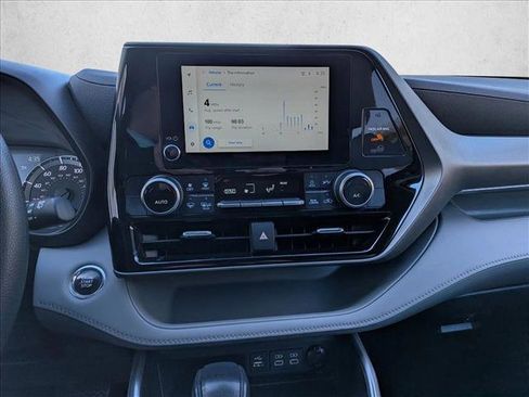 Used 2023 Toyota Highlander L image 12