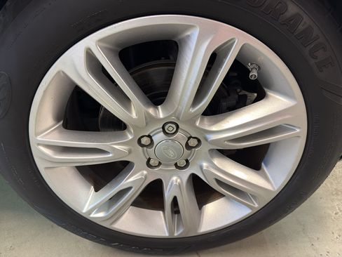 Used 2019 Land Rover Range Rover Velar S AWD/4WD image 37