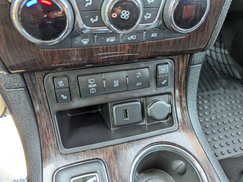 Used 2015 Chevrolet Traverse LTZ AWD/4WD image 26