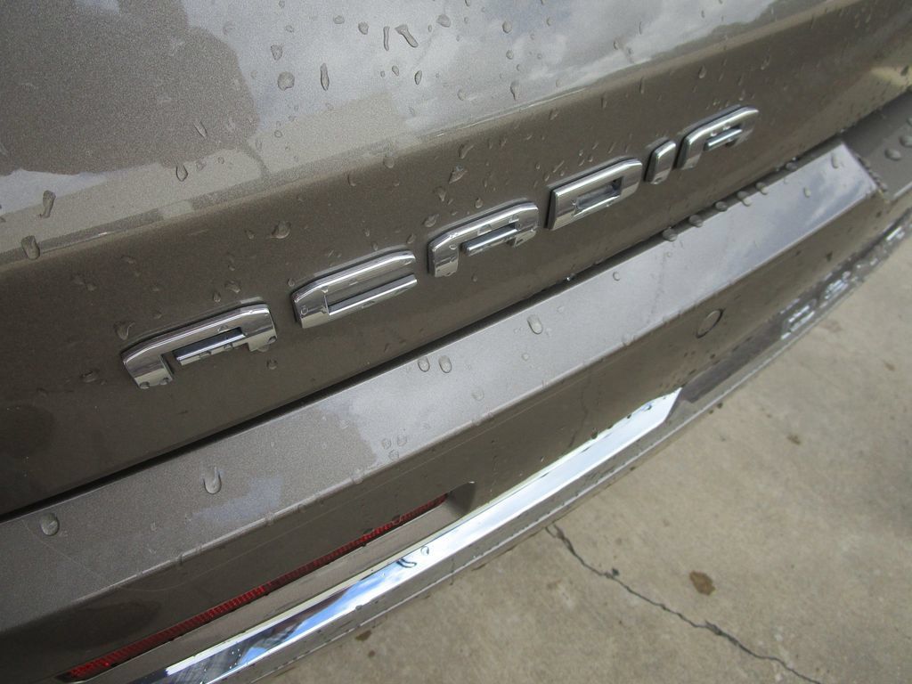 Used 2023 GMC Acadia Denali w/ Denali Ultimate Package FWD image 15