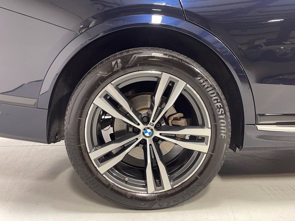 Used 2023 BMW X7 xDrive40i w/ M Sport Package AWD/4WD image 15