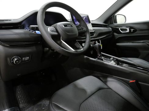 New 2026 Jeep Compass Latitude image 11