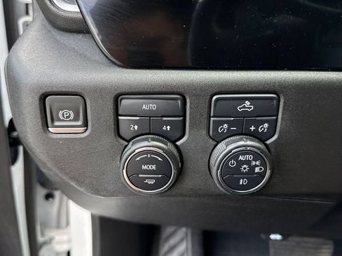 Used 2023 Chevrolet Silverado 1500 RST w/ Redline Edition AWD/4WD image 18