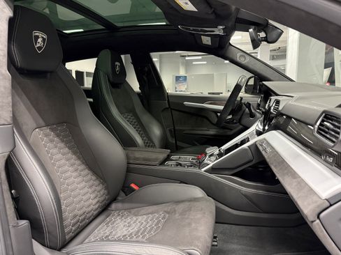 Used 2021 Lamborghini Urus image 18