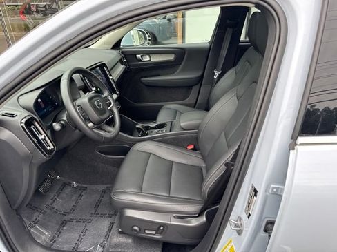Certified 2025 Volvo XC40 B5 Core AWD/4WD image 19