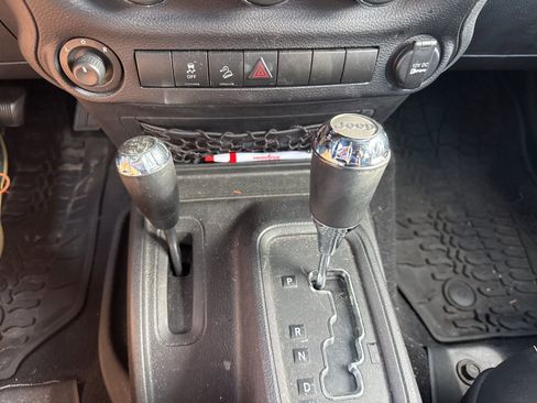 Used 2014 Jeep Wrangler Unlimited Freedom Edition image 17