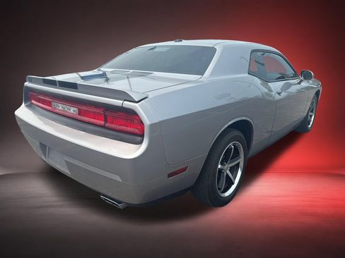 Used 2011 Dodge Challenger RWD image 4