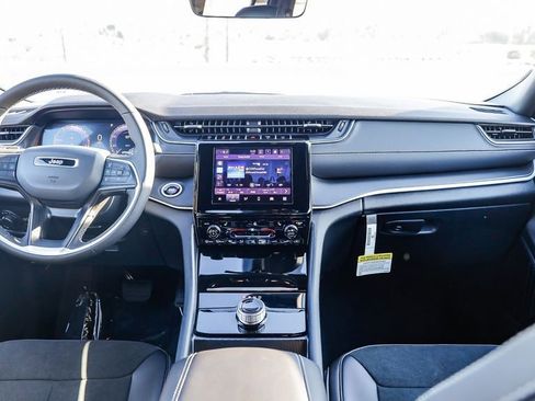 New 2025 Jeep Grand Cherokee Altitude image 13