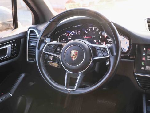 Used 2022 Porsche Cayenne AWD/4WD image 15
