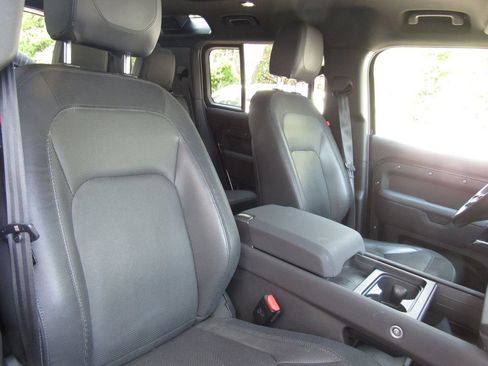 Used 2023 Land Rover Defender 110 X-Dynamic SE AWD/4WD image 21