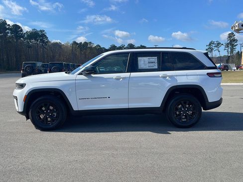 New 2026 Jeep Grand Cherokee Altitude AWD/4WD image 4