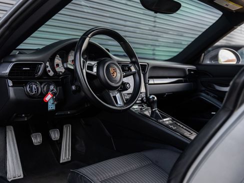 Certified 2018 Porsche 911 Carrera T RWD image 4