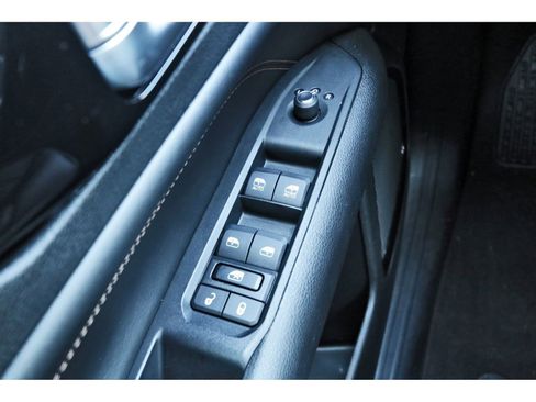 Used 2023 Jeep Compass Limited image 23