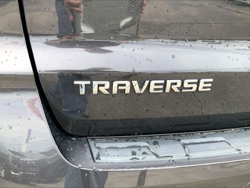 Used 2017 Chevrolet Traverse LT w/ Style and Technology Package FWD image 28