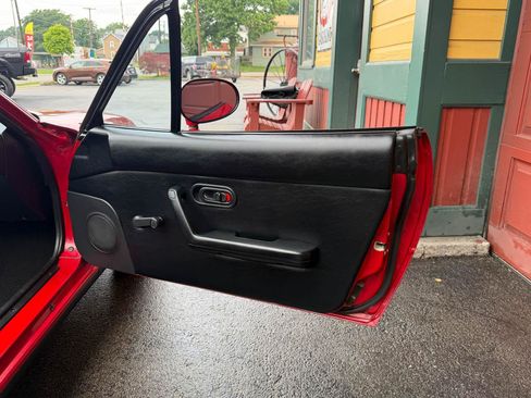 Used 1990 MAZDA MX-5 Miata RWD image 32