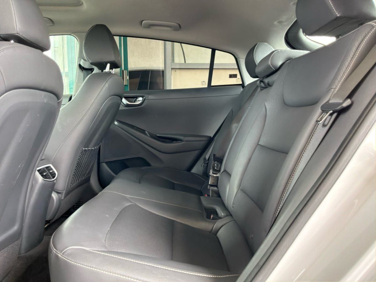 Used 2018 Hyundai Ioniq Limited FWD image 17