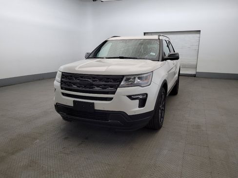 Used 2018 Ford Explorer XLT w/ Equipment Group 202A AWD/4WD image 15