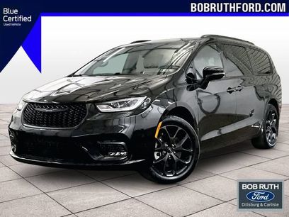 Used 2022 Chrysler Pacifica Touring-L w/ S Appearance Package