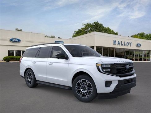 New 2025 Ford Expedition Active image 7