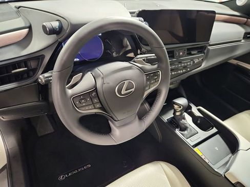 Used 2023 Lexus ES 350 w/ Premium Package image 10