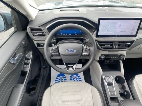 Used 2024 Ford Escape Platinum w/ Premium Technology Package AWD/4WD image 21