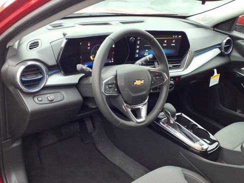 New 2026 Chevrolet Trax LT w/ Driver Confidence Package FWD image 7