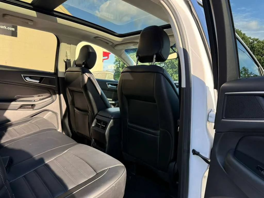 Used 2016 Ford Edge SEL w/ Equipment Group 201A AWD/4WD image 16