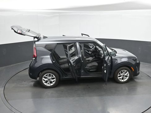 Used 2025 Kia Soul LX w/ LX Technology Package FWD image 47
