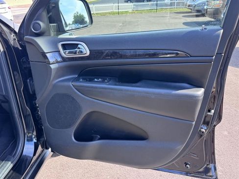 Used 2012 Jeep Grand Cherokee Laredo w/ Laredo E Group RWD image 33