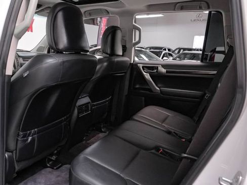 Used 2015 Lexus GX 460 image 33