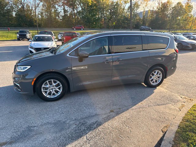 Used 2023 Chrysler Pacifica Touring-L FWD image 29