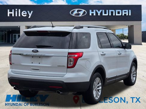 Used 2015 Ford Explorer XLT FWD image 4
