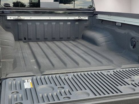 Used 2025 Nissan Frontier PRO-4X w/ Pro Premium Package AWD/4WD image 8