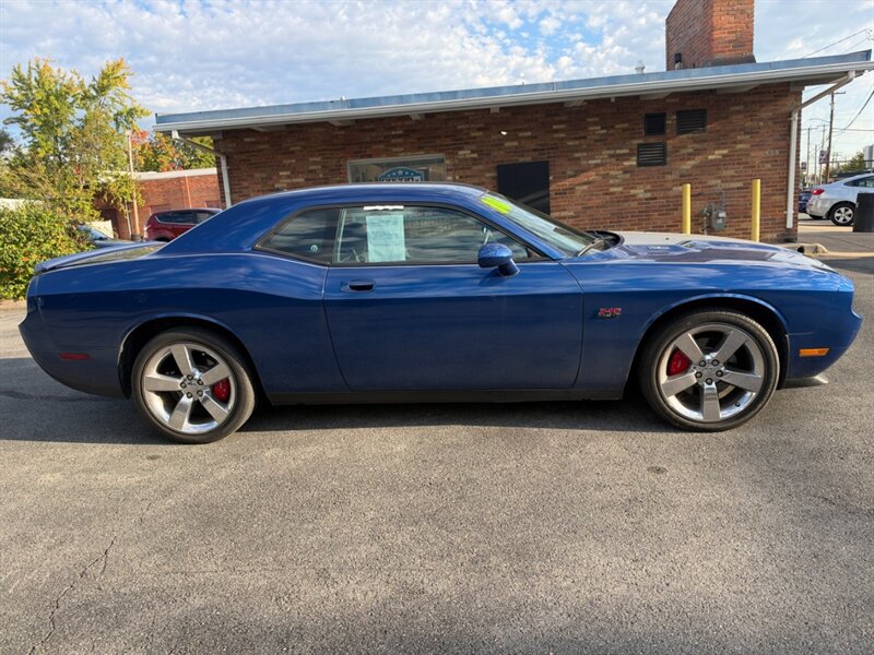 Used 2010 Dodge Challenger R/T RWD image 2