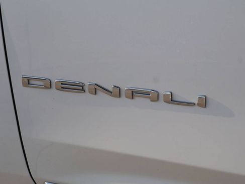 Used 2021 GMC Yukon Denali w/ Denali Premium Package AWD/4WD image 3