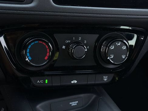 Used 2016 Honda HR-V LX image 17