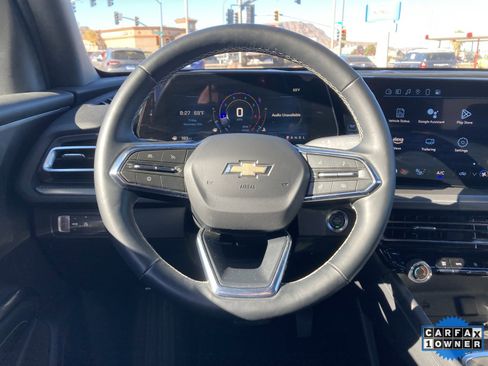 Used 2025 Chevrolet Traverse LT image 17