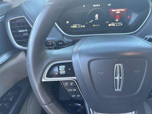 Used 2020 Lincoln Nautilus FWD image 16